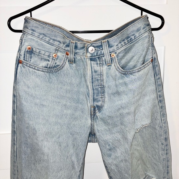 Levi's 501s Women’s Light Blue Distressed Straight Leg Jeans Size W26 L30 - Picture 4 of 11